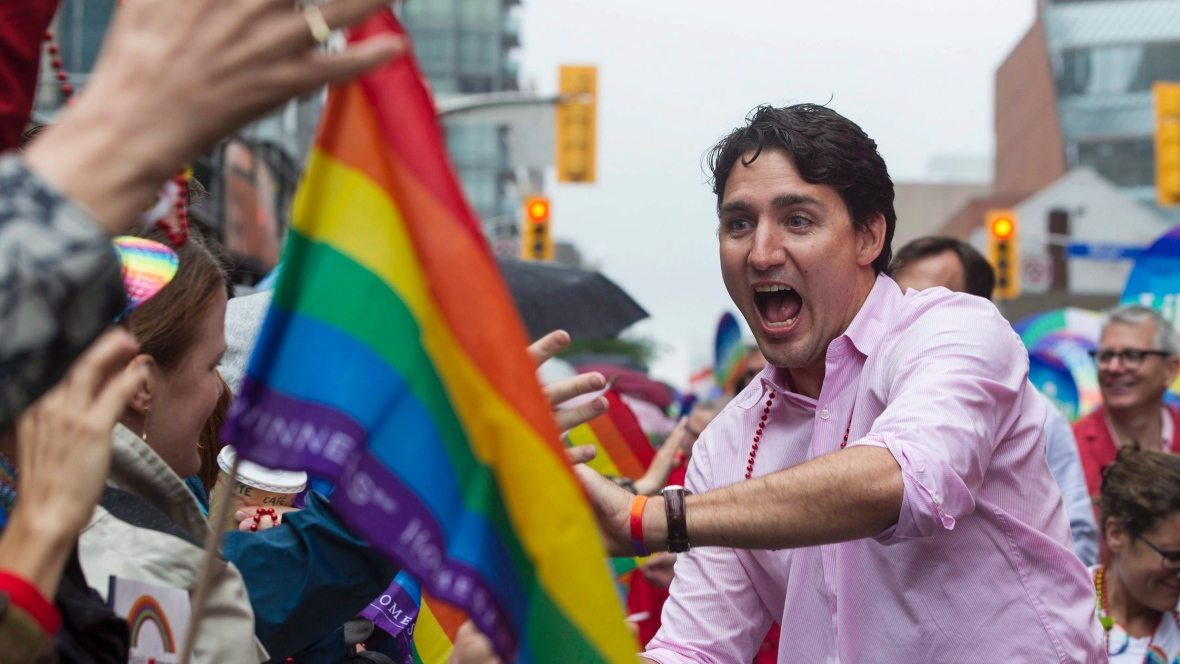 2014年のトロントプライドパレードに参加したジャスティン・トルドー氏（当時は首相候補） 画像引用元　http://www.cbc.ca/news/canada/toronto/trudeau-toronto-pride-1.3459052