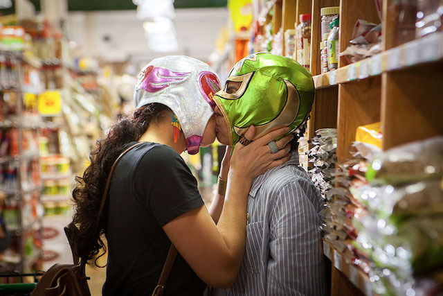 メイン_signaturemove_zaynab_and_alma_grocery_store_kiss